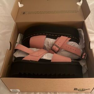 Dr.Martin platform sandals